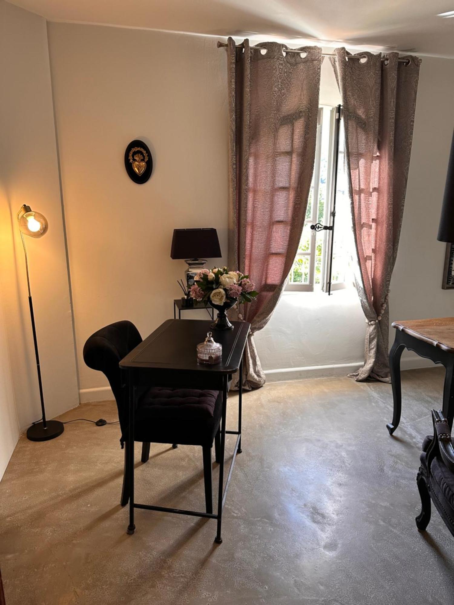 Bastide Aina Et Piscine Homestay
