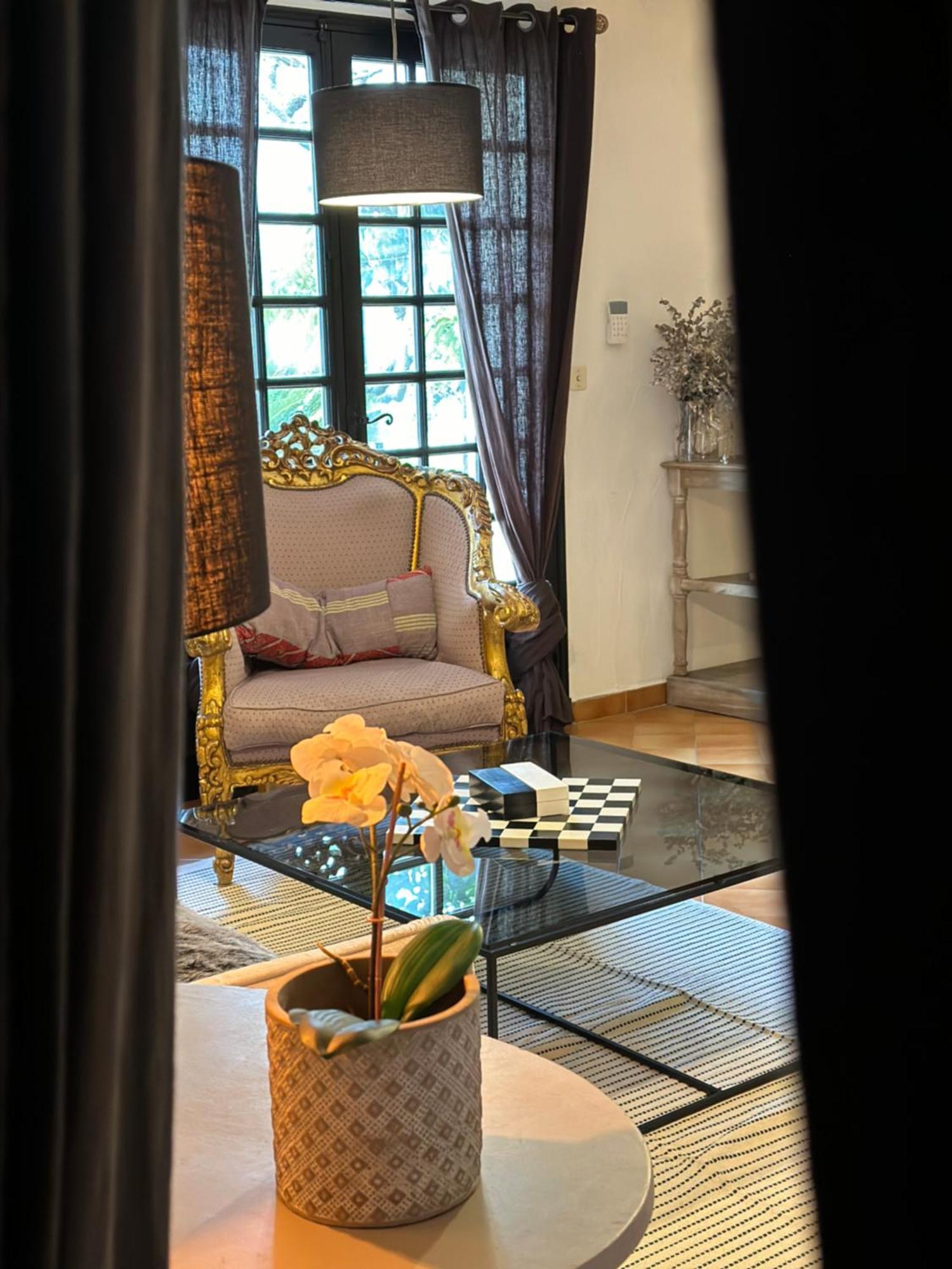 Bastide Aina Et Piscine Homestay *